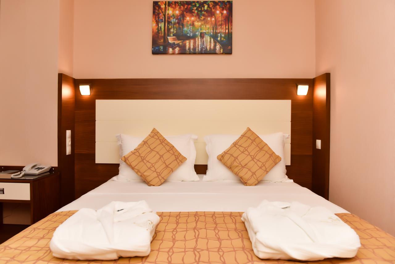 Ozgobek Ronesans Hotel De Luxe ウシャク エクステリア 写真