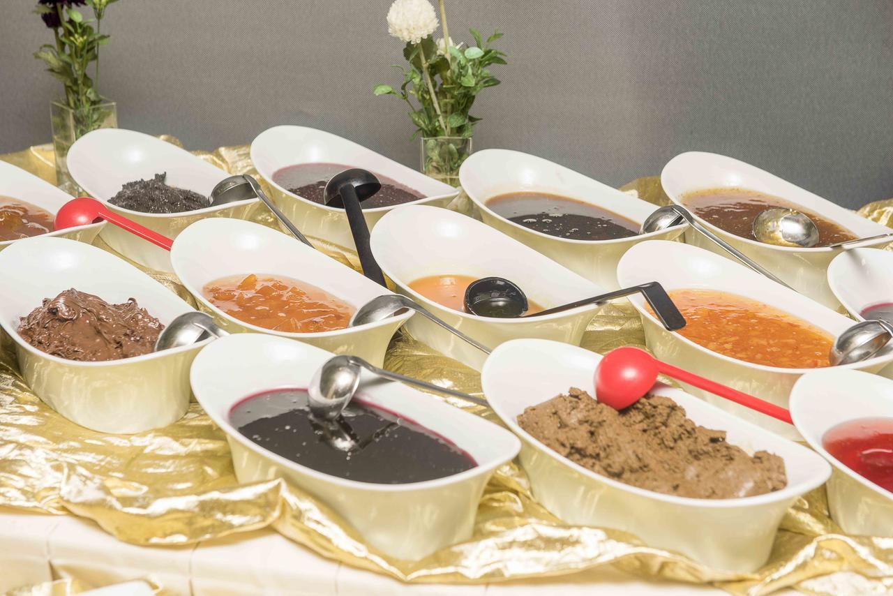 Ozgobek Ronesans Hotel De Luxe ウシャク エクステリア 写真