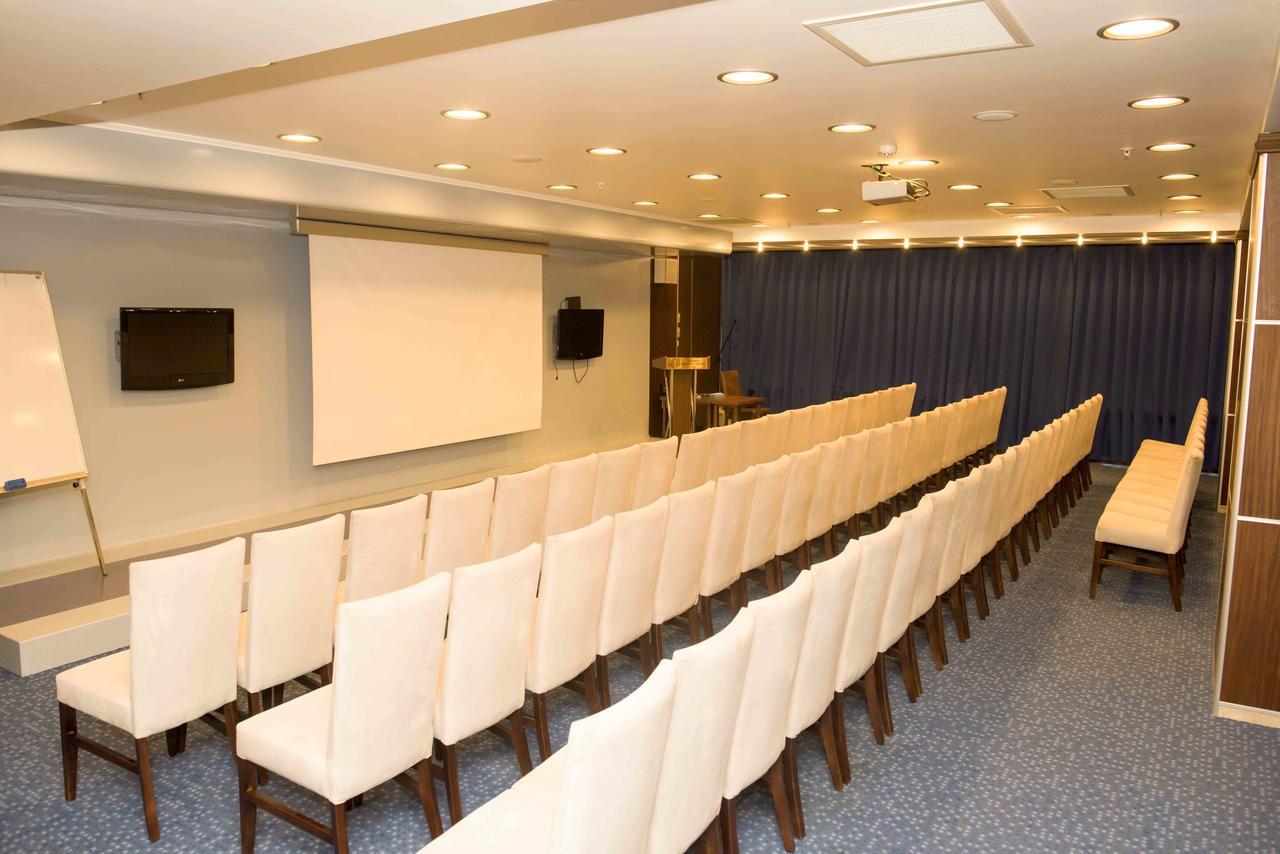 Ozgobek Ronesans Hotel De Luxe ウシャク エクステリア 写真