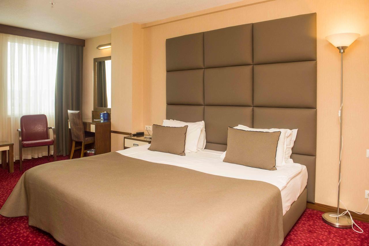 Ozgobek Ronesans Hotel De Luxe ウシャク エクステリア 写真