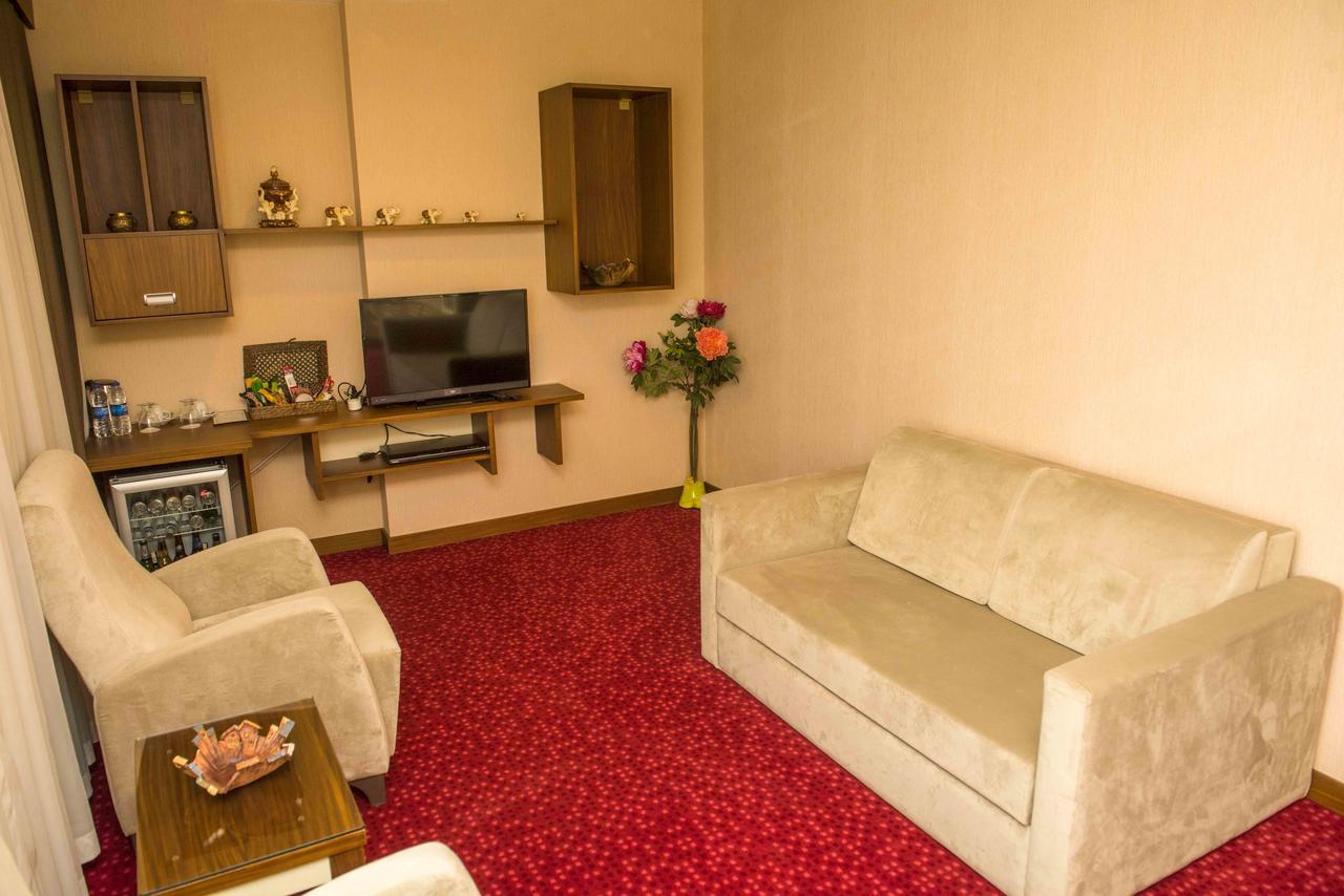 Ozgobek Ronesans Hotel De Luxe ウシャク エクステリア 写真