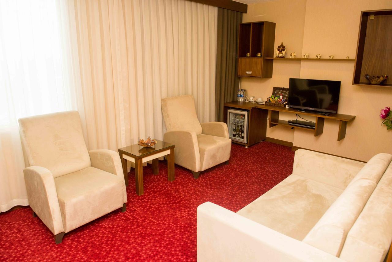 Ozgobek Ronesans Hotel De Luxe ウシャク エクステリア 写真